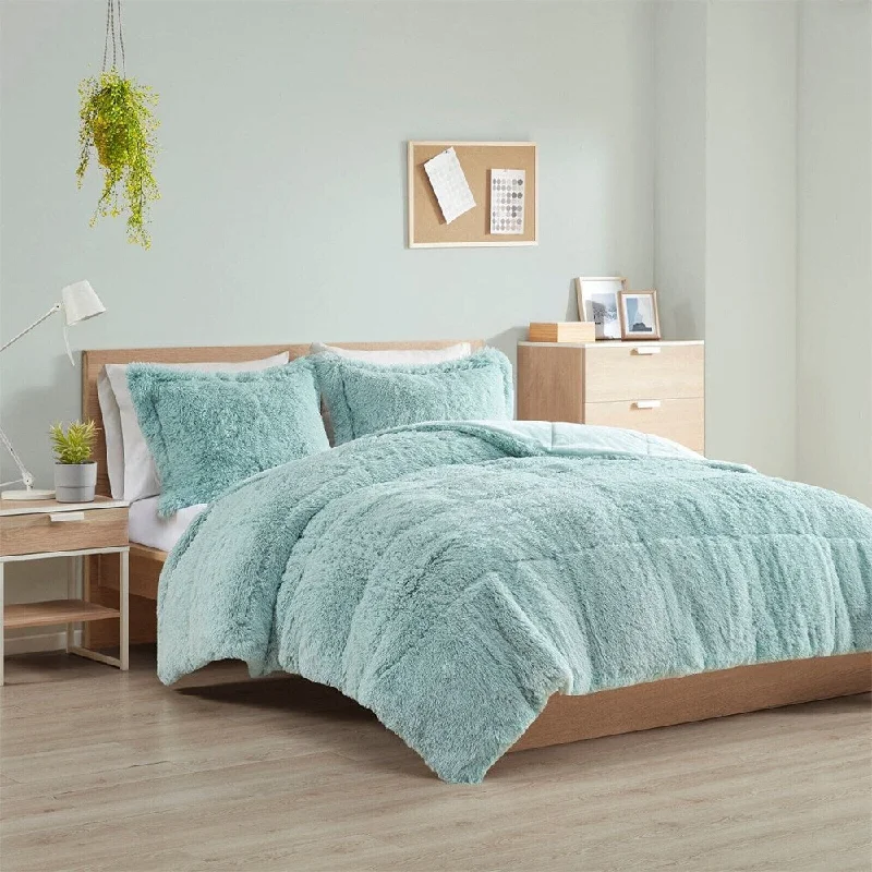 Chenille blankets with a thick and fuzzy textureChenille blankets with a thick and fuzzy textureKing/ Cal King Faux Fur Comforter Set Aqua Chenille blankets with a thick and fuzzy textureChenille blankets with a thick and fuzzy textureKing/ Cal King Faux Fur Comforter Set Aqua