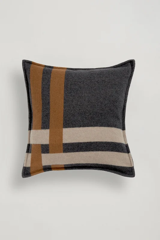Linen blankets with a rustic and textured lookLinen blankets with a rustic and textured lookR+D Lab Rete Jacquard Cushion Linen blankets with a rustic and textured lookLinen blankets with a rustic and textured lookR+D Lab Rete Jacquard Cushion