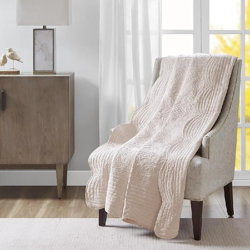 Chenille blankets with a thick and fuzzy textureChenille blankets with a thick and fuzzy texture60" x72" Oversized Quilted Throw with Scalloped Edges Blush