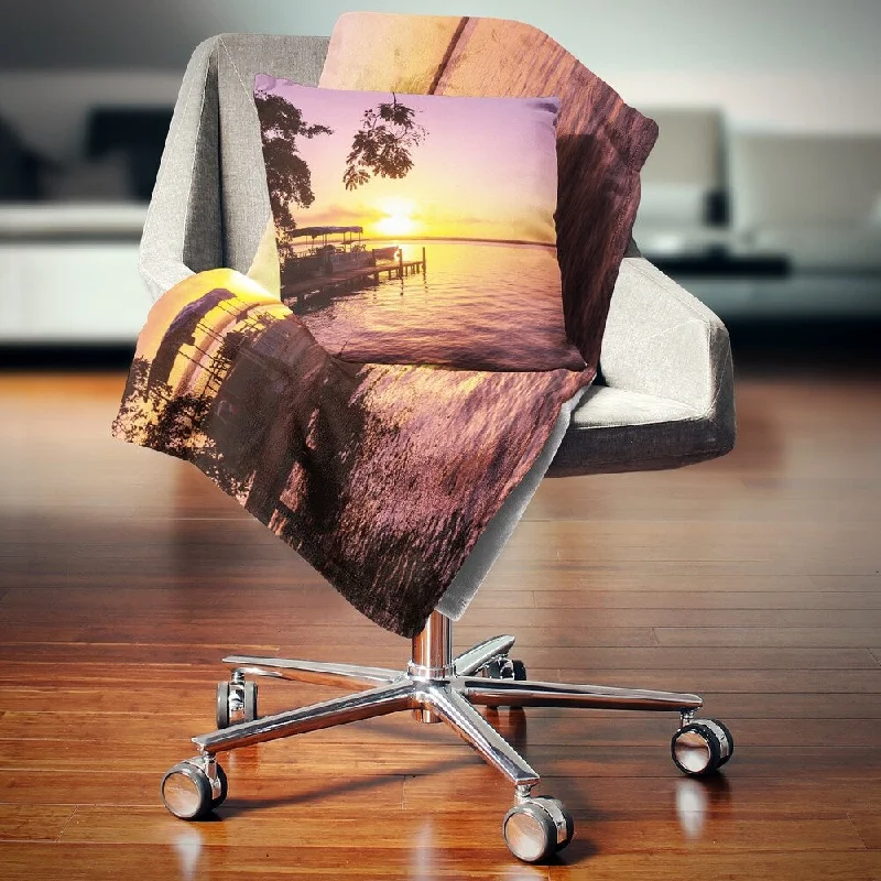 Silk blankets with a smooth and elegant touchSilk blankets with a smooth and elegant touchDesignart 'Tropical Beach with Fantastic Sunset' Landscape Fleece Throw Blanket