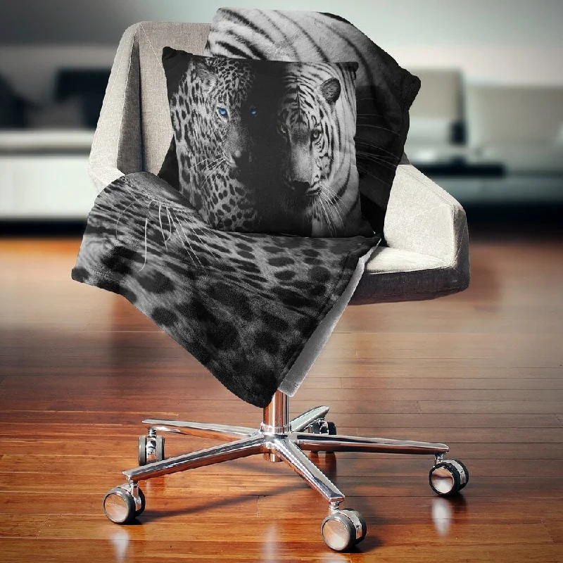 King - size blankets to cover large beds comfortablyKing - size blankets to cover large beds comfortablyDesignart 'Leopard and Tiger in Black' Animal Throw Blanket