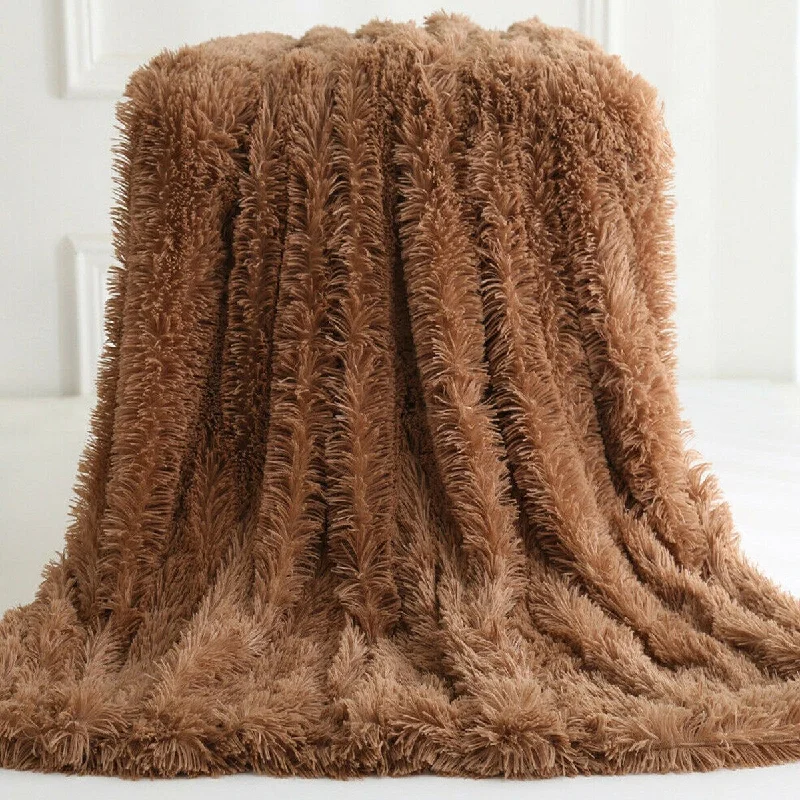 Silk blankets with a smooth and elegant touchSilk blankets with a smooth and elegant touchPlush Faux Fur Throw Blanket Reversible Coffee