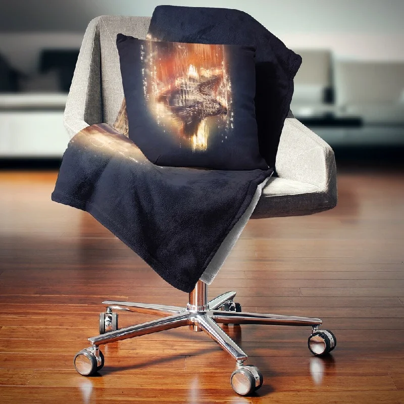 Cashmere blankets for ultimate softness and luxuryCashmere blankets for ultimate softness and luxuryDesignart 'Large Falcon in Flight' Animal Throw Blanket