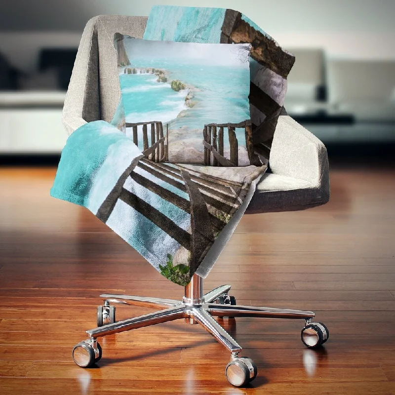 Silk blankets with a smooth and elegant touchSilk blankets with a smooth and elegant touchDesignart 'Old Bridge into Mexico Waterfall' Seashore Throw Blanket Silk blankets with a smooth and elegant touchSilk blankets with a smooth and elegant touchDesignart 'Old Bridge into Mexico Waterfall' Seashore Throw Blanket