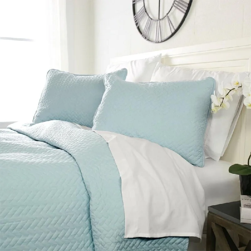 Cotton blankets for breathability and a lightweight feelCotton blankets for breathability and a lightweight feel3pc Full/Queen Luxury Herring Quilted Coverlet Set Cool Blue