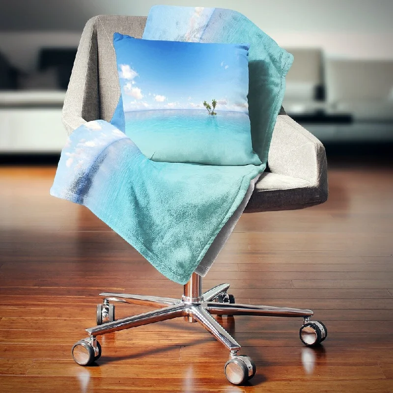 Wool blankets with natural warmth and insulationWool blankets with natural warmth and insulationDesignart 'Blue Corals Island Sea' Seascape Throw Blanket