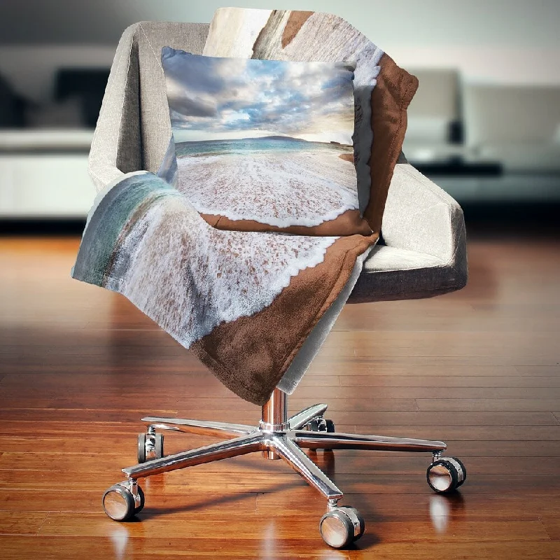 Chenille blankets with a thick and fuzzy textureChenille blankets with a thick and fuzzy textureDesignart 'Deep Seashore with Clouds and Waves' Seascape Throw Blanket Chenille blankets with a thick and fuzzy textureChenille blankets with a thick and fuzzy textureDesignart 'Deep Seashore with Clouds and Waves' Seascape Throw Blanket