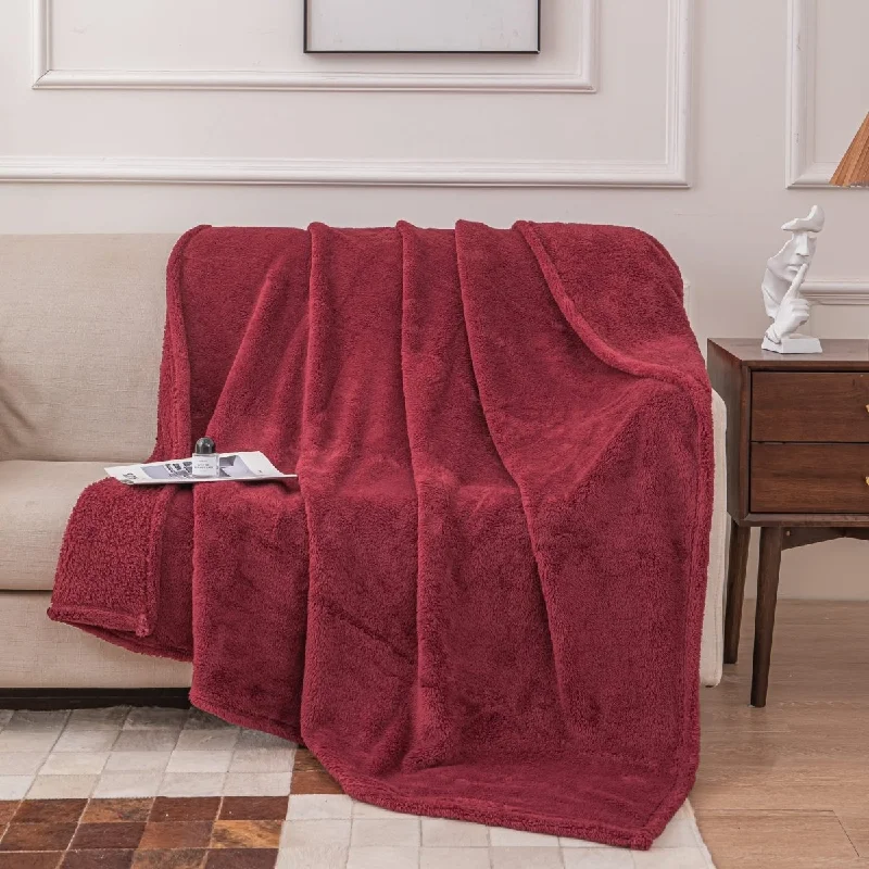 Cotton blankets for breathability and a lightweight feelCotton blankets for breathability and a lightweight feelTeddy Sherpa Throw 200x240