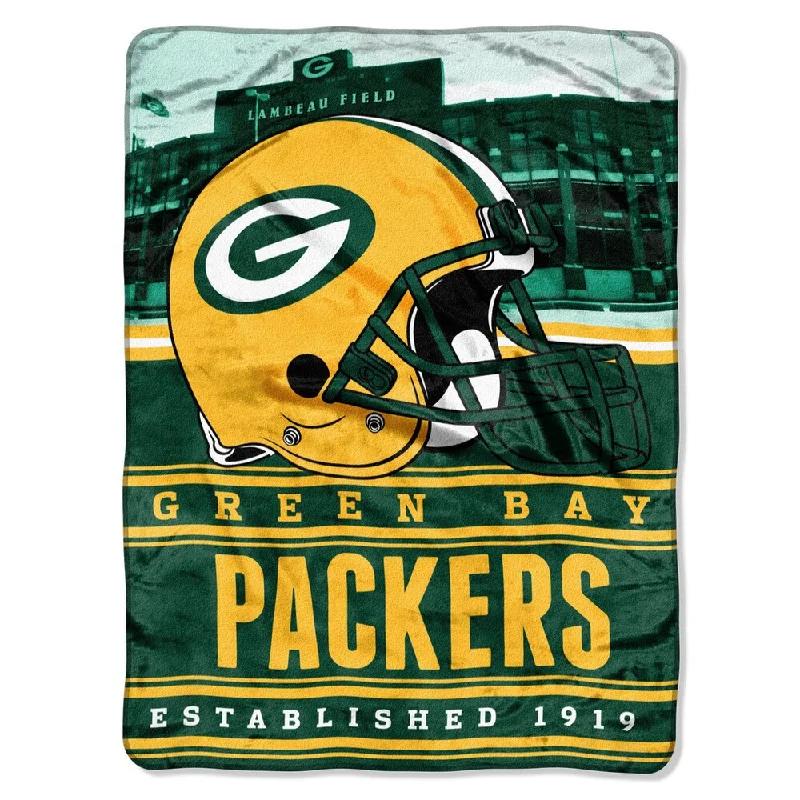 King - size blankets to cover large beds comfortablyKing - size blankets to cover large beds comfortablyNFL 071 Packers Stacked Silk Touch Raschel Throw