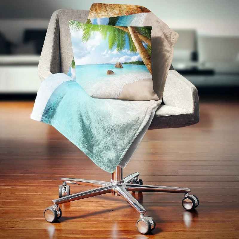 Silk blankets with a smooth and elegant touchSilk blankets with a smooth and elegant touchDesignart 'Praslin Island Seychelles Beach' Seashore Photo Throw Blanket