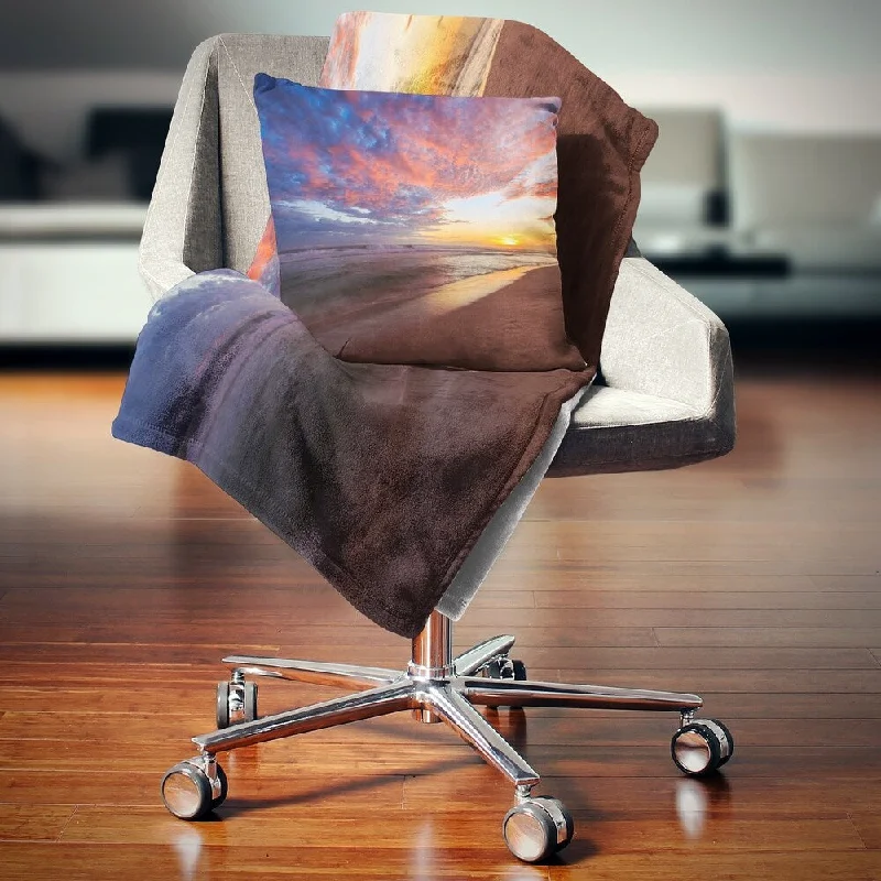 Queen - size blankets for standard - sized bedsQueen - size blankets for standard - sized bedsDesignart 'Colored Clouds in Beach at Sunset' Seashore Throw Blanket Queen - size blankets for standard - sized bedsQueen - size blankets for standard - sized bedsDesignart 'Colored Clouds in Beach at Sunset' Seashore Throw Blanket