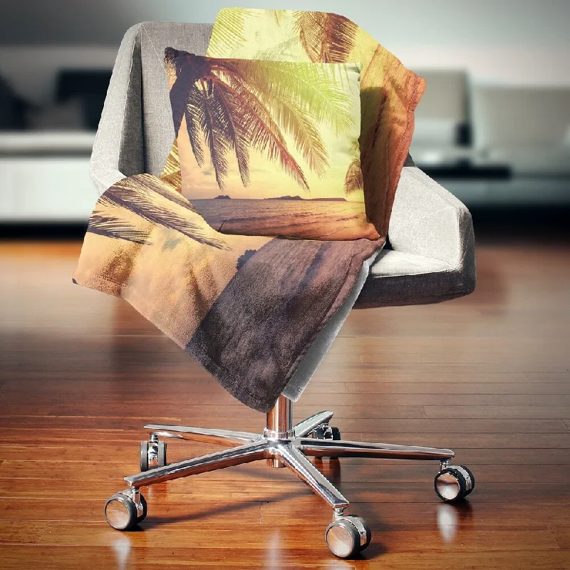 Cotton blankets for breathability and a lightweight feelCotton blankets for breathability and a lightweight feelDesignart 'Tropical Beach with Green Palm' Seashore Throw Blanket Cotton blankets for breathability and a lightweight feelCotton blankets for breathability and a lightweight feelDesignart 'Tropical Beach with Green Palm' Seashore Throw Blanket