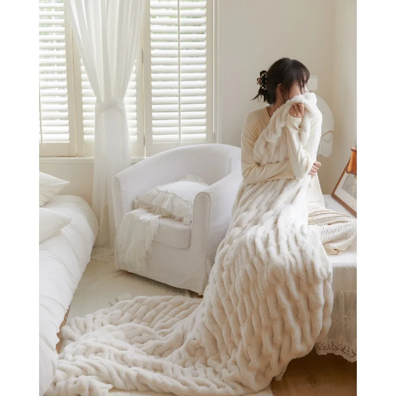 Queen - size blankets for standard - sized bedsQueen - size blankets for standard - sized bedsMilk blanket is comfortable and skin-friendly in winter Queen - size blankets for standard - sized bedsQueen - size blankets for standard - sized bedsMilk blanket is comfortable and skin-friendly in winter