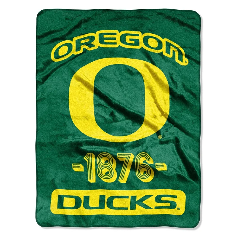 Fleece blankets for a cozy and plush textureFleece blankets for a cozy and plush textureNCAA Oregon College Varsity Micro Throw Blanket
