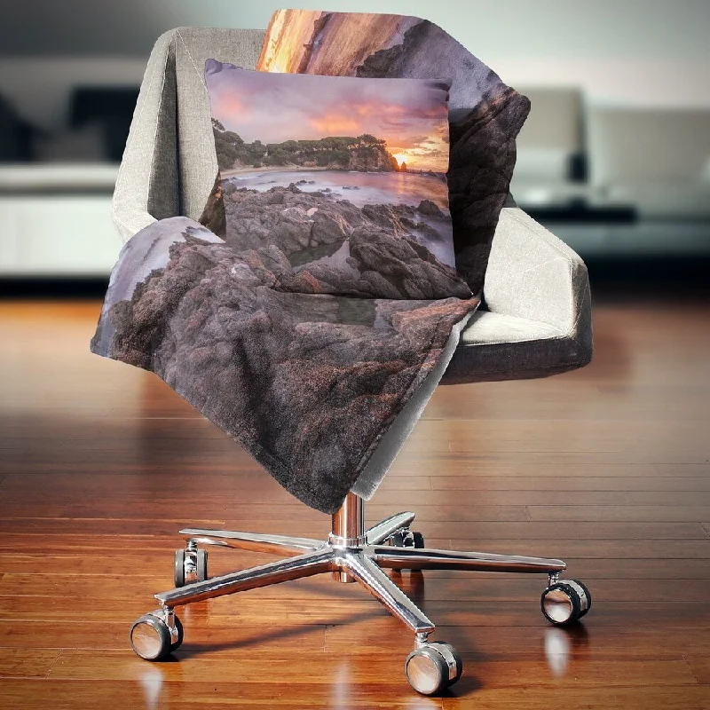 Silk blankets with a smooth and elegant touchSilk blankets with a smooth and elegant touchDesignart 'Gloomy Seashore with Large Rocks' Seascape Throw Blanket Silk blankets with a smooth and elegant touchSilk blankets with a smooth and elegant touchDesignart 'Gloomy Seashore with Large Rocks' Seascape Throw Blanket