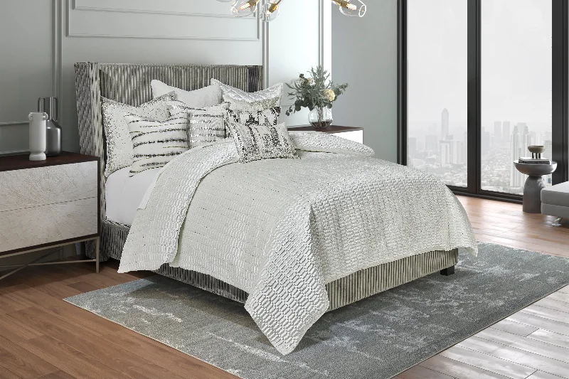 Down duvets with high - fill - power goose down for exceptional warmthZara White Duvet