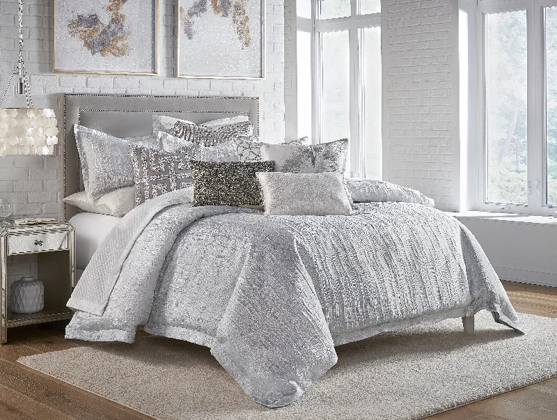 Queen - size duvets suitable for standard queen - sized mattressesNaja Grey Silver Duvet Set Queen - size duvets suitable for standard queen - sized mattressesNaja Grey Silver Duvet Set