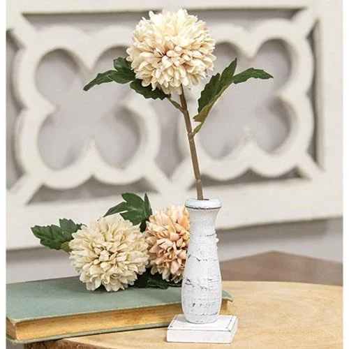 Bed skirts with a jacquard weave for a textured lookCurvy White Spindle Flower Holder
