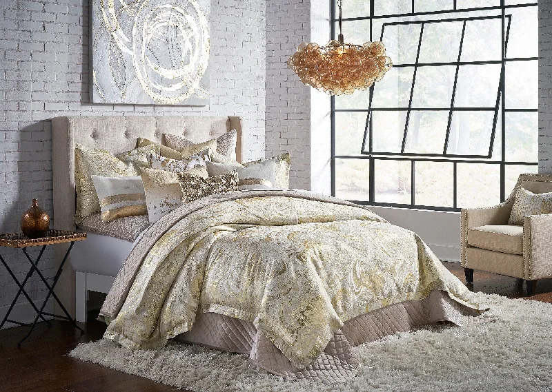 Bamboo - charcoal - filled duvets to absorb odors and regulate temperatureFawn Gold Duvet Bamboo - charcoal - filled duvets to absorb odors and regulate temperatureFawn Gold Duvet
