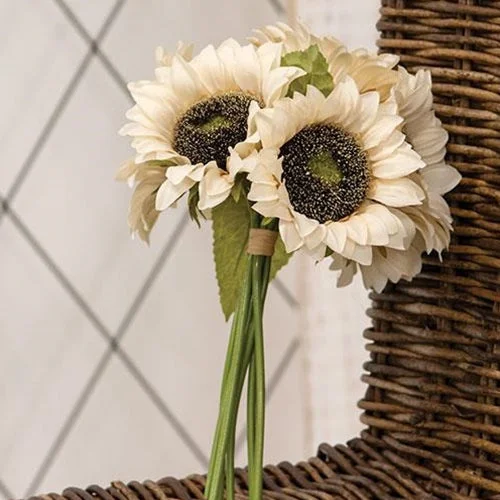 Linen bed skirts for a natural and rustic feelChampagne Sunflowers Bouquet