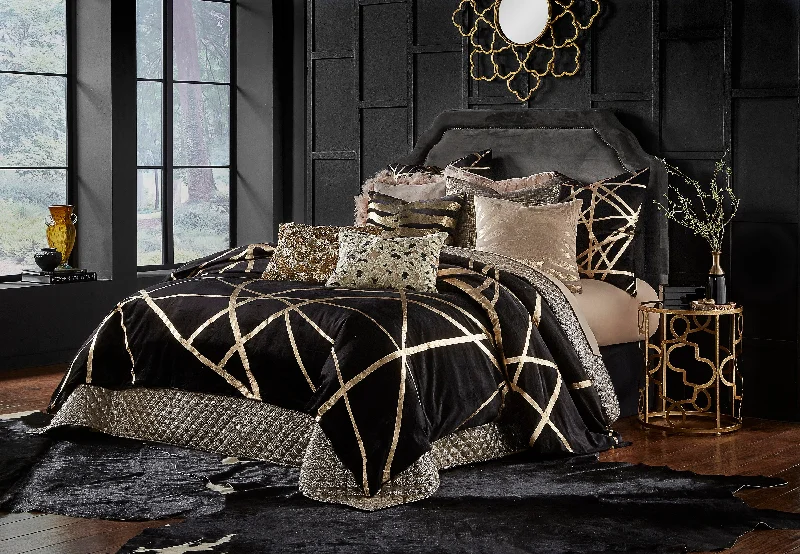 Wool - filled duvets for natural insulation and moisture - wicking propertiesRica Black And Gold Duvet Wool - filled duvets for natural insulation and moisture - wicking propertiesRica Black And Gold Duvet