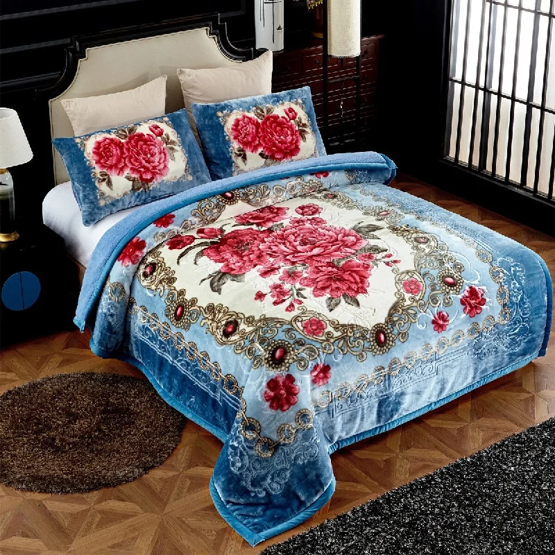 Duck down comforters with a softer feel and good warmth retentionUltra Plush Printed 3-piece Sherpa Borrego Comforter Set