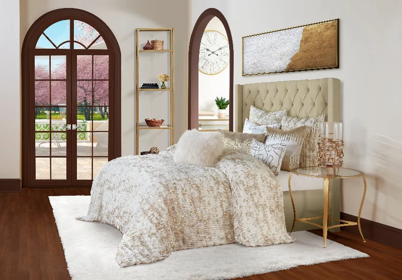 Silk - filled duvets for a luxurious and smooth sleeping experienceElla Ivory Gold Duvet Silk - filled duvets for a luxurious and smooth sleeping experienceElla Ivory Gold Duvet