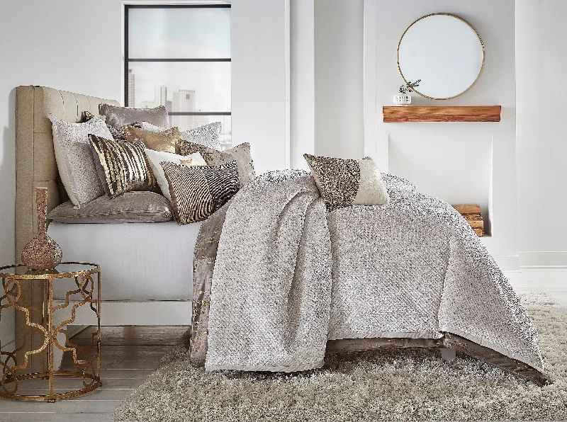 Polyester - filled duvets known for their durability and easy careAviya Light Beige Duvet Polyester - filled duvets known for their durability and easy careAviya Light Beige Duvet