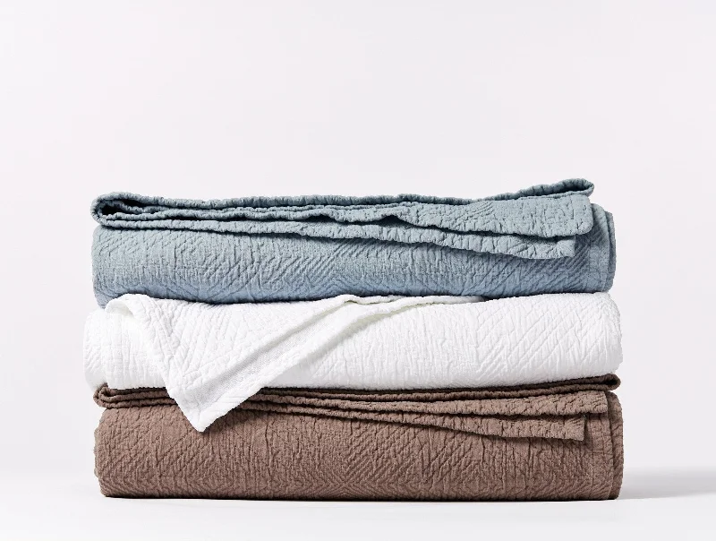 Feather Pillows for a Luxurious SleepAvila Organic Matelasse Blanket - Renewed