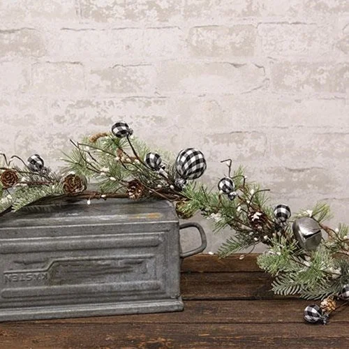 Bed skirts with a scalloped hem for a charming detailBlack & White Country Gingham Bells Garland Bed skirts with a scalloped hem for a charming detailBlack & White Country Gingham Bells Garland