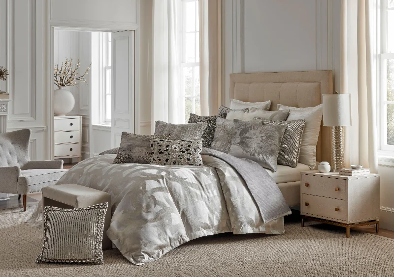 Down duvets with high - fill - power goose down for exceptional warmthZiya Silver Brushstroke Duvet Down duvets with high - fill - power goose down for exceptional warmthZiya Silver Brushstroke Duvet