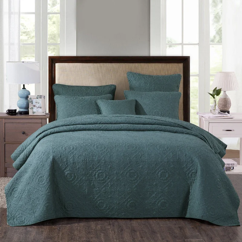 baroque style bedspreads with rich fabrics and elaborate designs for a luxurious lookDaDa Bedding Elegant Floral Earthy Forest Green Cotton Quilted Bedspread Coverlet Set (JHW854) baroque style bedspreads with rich fabrics and elaborate designs for a luxurious lookDaDa Bedding Elegant Floral Earthy Forest Green Cotton Quilted Bedspread Coverlet Set (JHW854)