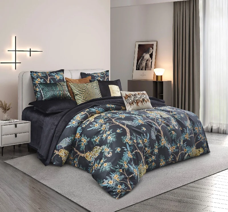 Silk - filled duvets for a luxurious and smooth sleeping experienceBorneo Black Jungle Duvet Silk - filled duvets for a luxurious and smooth sleeping experienceBorneo Black Jungle Duvet