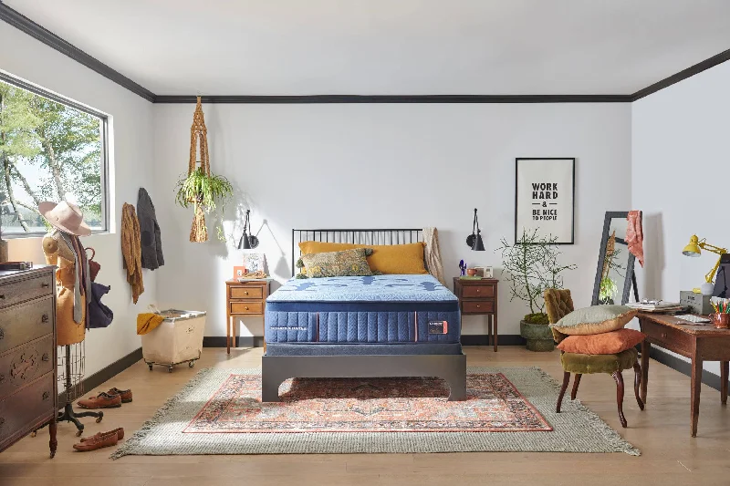 Latex mattresses with natural bounce and breathabilityStearns & Foster® Lux Hybrid Firm Mattress Latex mattresses with natural bounce and breathabilityStearns & Foster® Lux Hybrid Firm Mattress