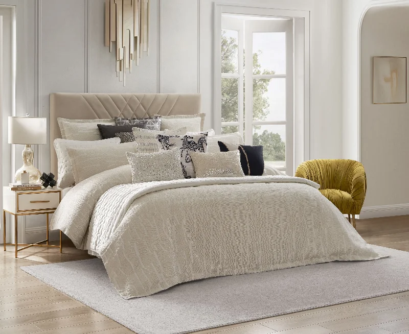Synthetic fiber duvets filled with microfiber for a soft and lightweight feelAlina Ivory Striped Duvet Set Synthetic fiber duvets filled with microfiber for a soft and lightweight feelAlina Ivory Striped Duvet Set