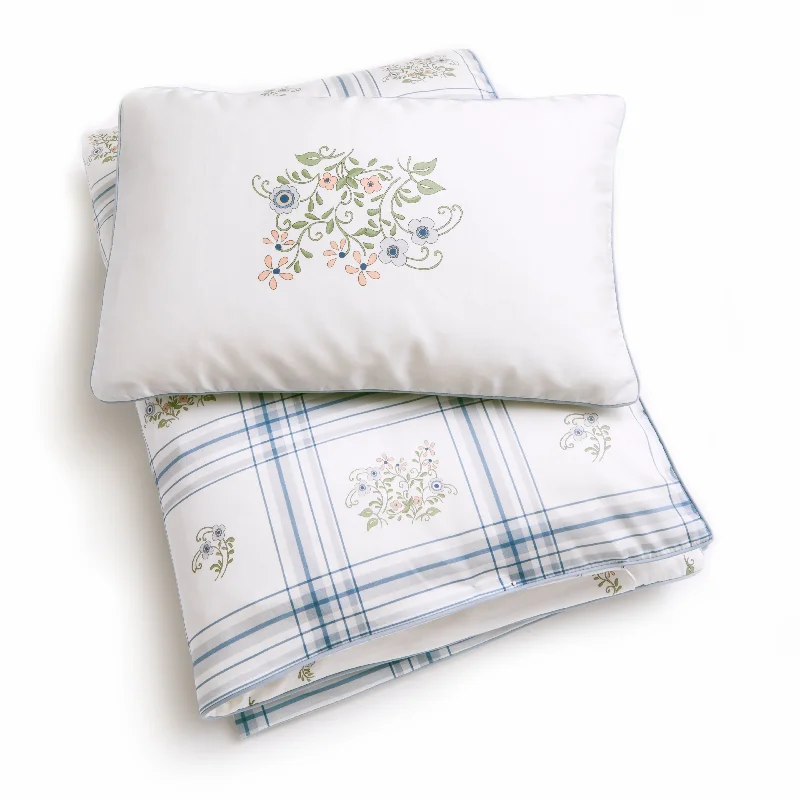 Memory - foam - infused duvets for added body - contouring comfortFleur + Stripe Toddler Duvet - Ivory Memory - foam - infused duvets for added body - contouring comfortFleur + Stripe Toddler Duvet - Ivory