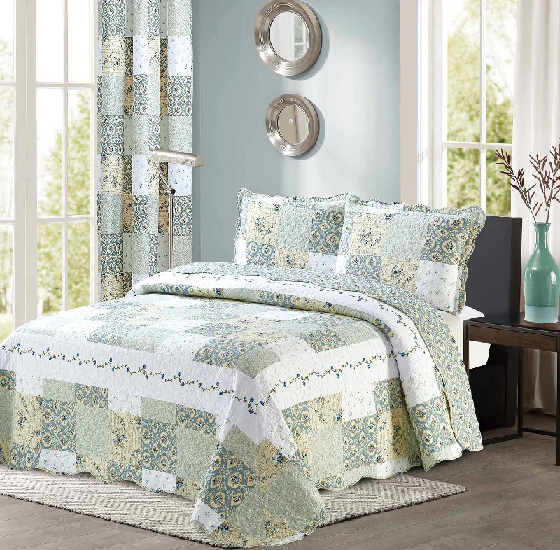 baroque style bedspreads with rich fabrics and elaborate designs for a luxurious lookFloral Printed Patchwork Blue/Green Bedspread/Quilt Set baroque style bedspreads with rich fabrics and elaborate designs for a luxurious lookFloral Printed Patchwork Blue/Green Bedspread/Quilt Set
